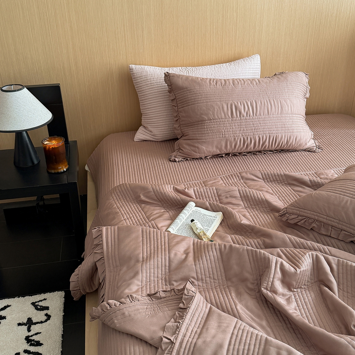 91家纺网 家纺一手货源 找家纺 漫调家纺 2026新款韩国莫代尔夏被床盖系列-花边款 可可暖棕