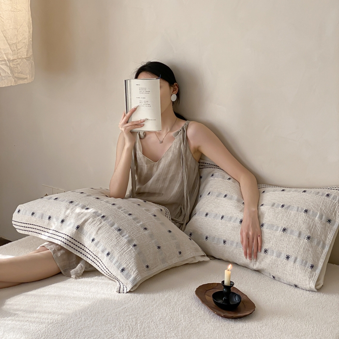 91家纺网 家纺一手货源 找家纺 麻依 2026新款四层纱布亚麻枕巾棉麻 点点星