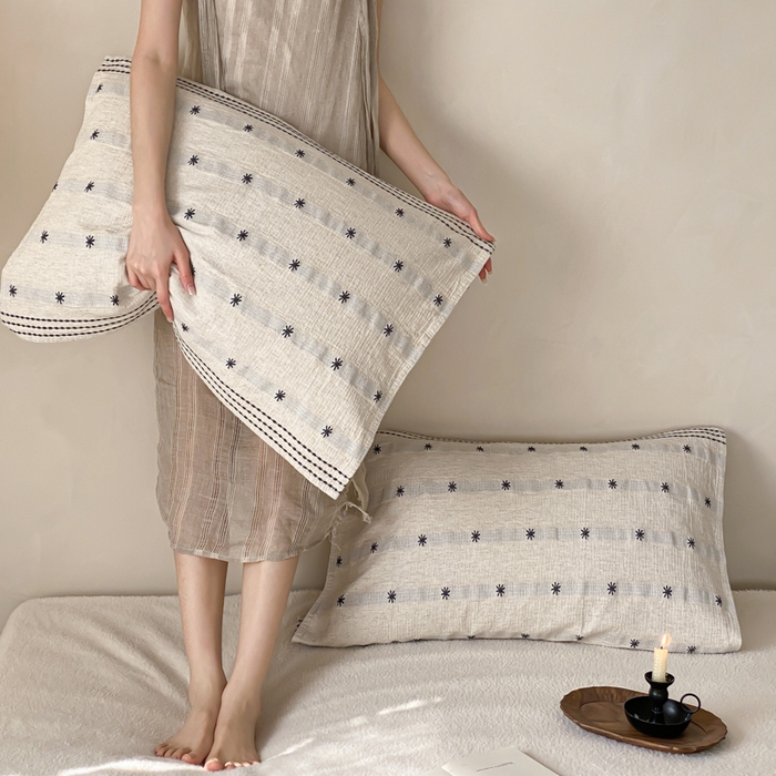 91家纺网 家纺一手货源 找家纺 麻依 2026新款四层纱布亚麻枕巾棉麻 点点星