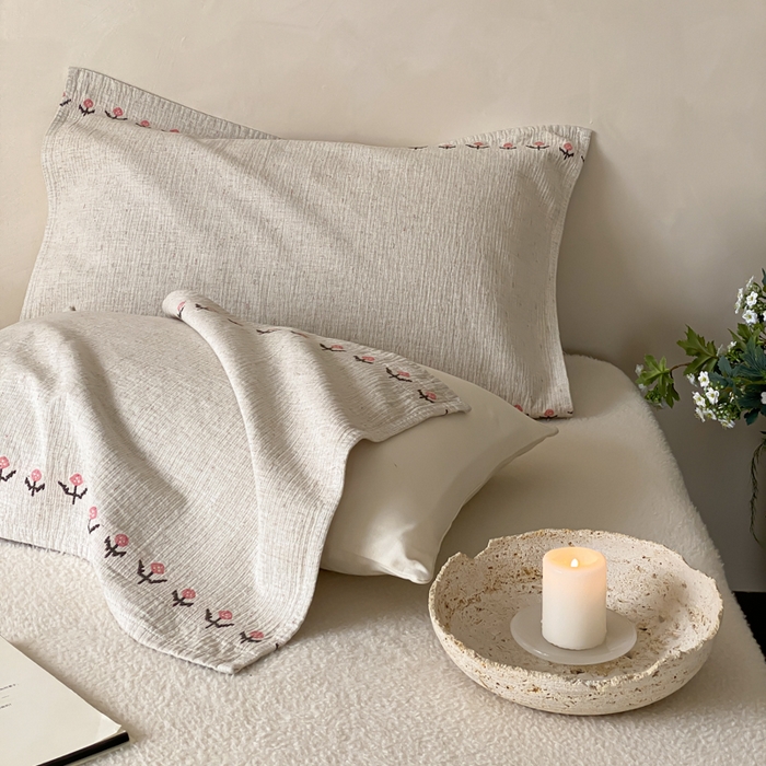 91家纺网 家纺一手货源 找家纺 麻依 2026新款四层纱布亚麻枕巾棉麻 风信子