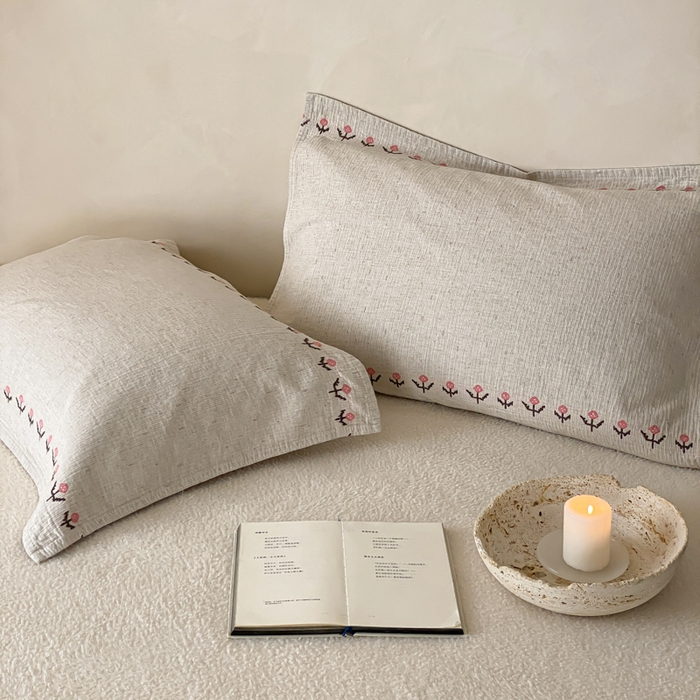 91家纺网 家纺一手货源 找家纺 麻依 2026新款四层纱布亚麻枕巾棉麻 风信子