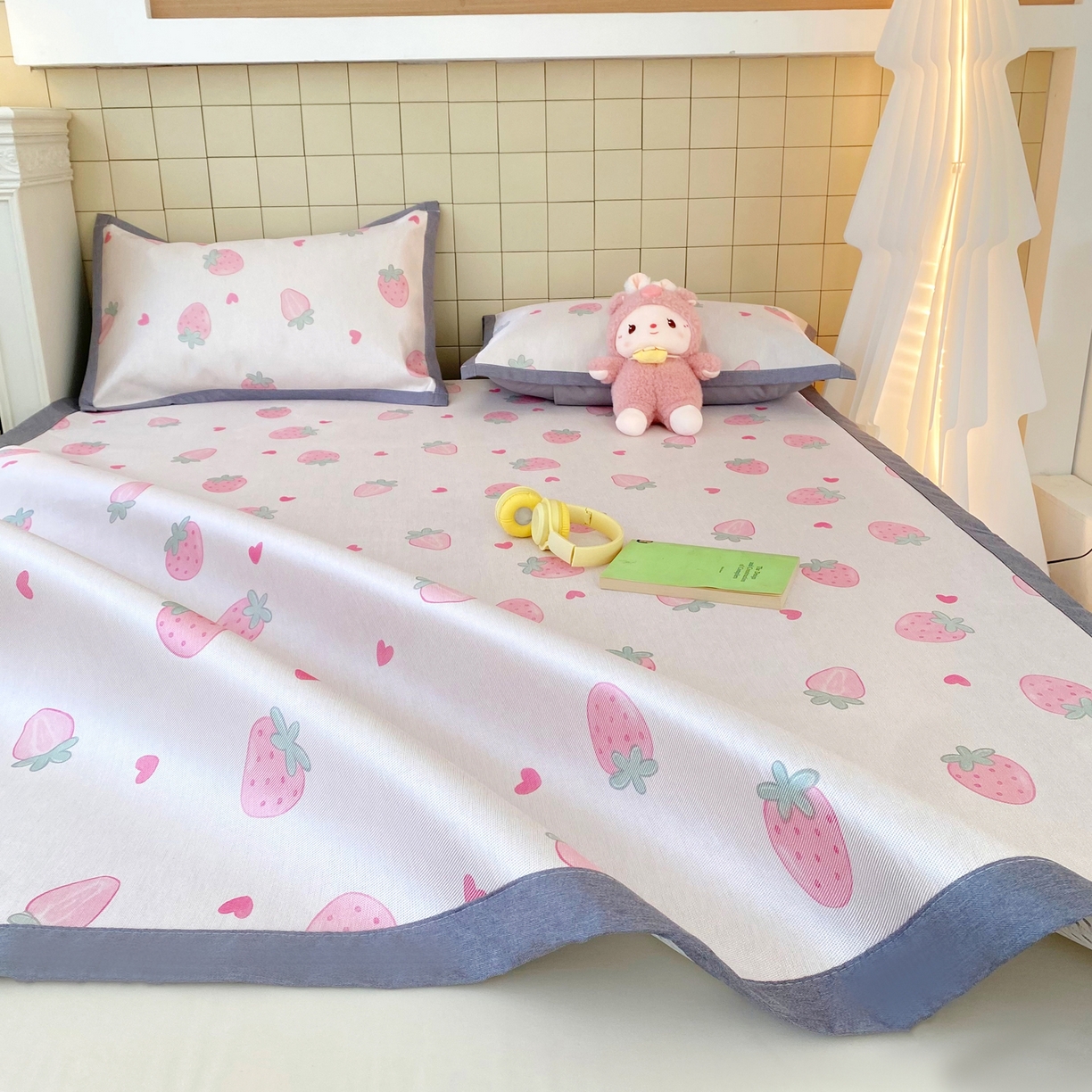 91家纺网 家纺一手货源 找家纺 金盛纺 2026新款A类数码印花冰丝席(可定制)-床席款 草莓心