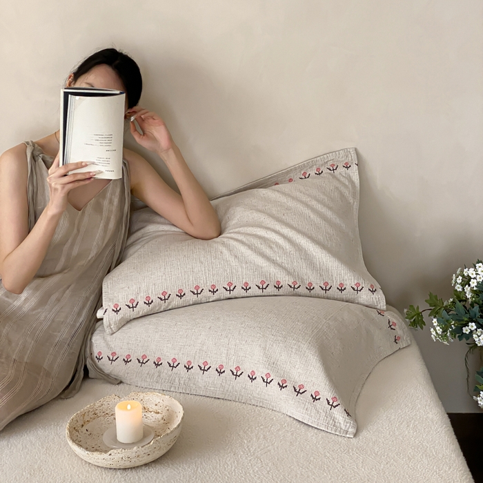 91家纺网 家纺一手货源 找家纺 麻依 2026新款四层纱布亚麻枕巾棉麻 风信子