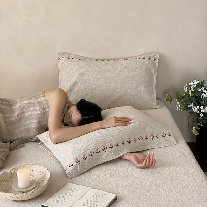 91家纺网 家纺一手货源 找家纺 麻依 2026新款四层纱布亚麻枕巾棉麻 风信子