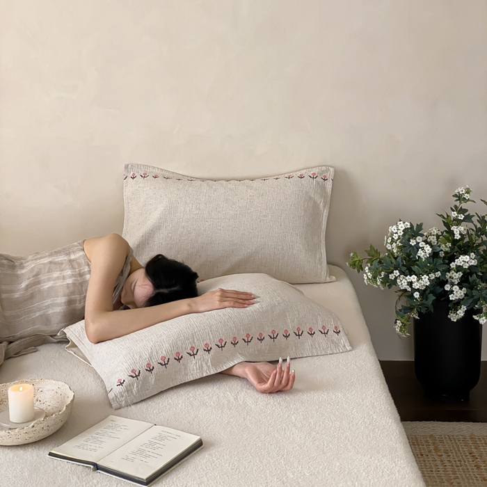 91家纺网 家纺一手货源 找家纺 麻依 2026新款四层纱布亚麻枕巾棉麻 风信子