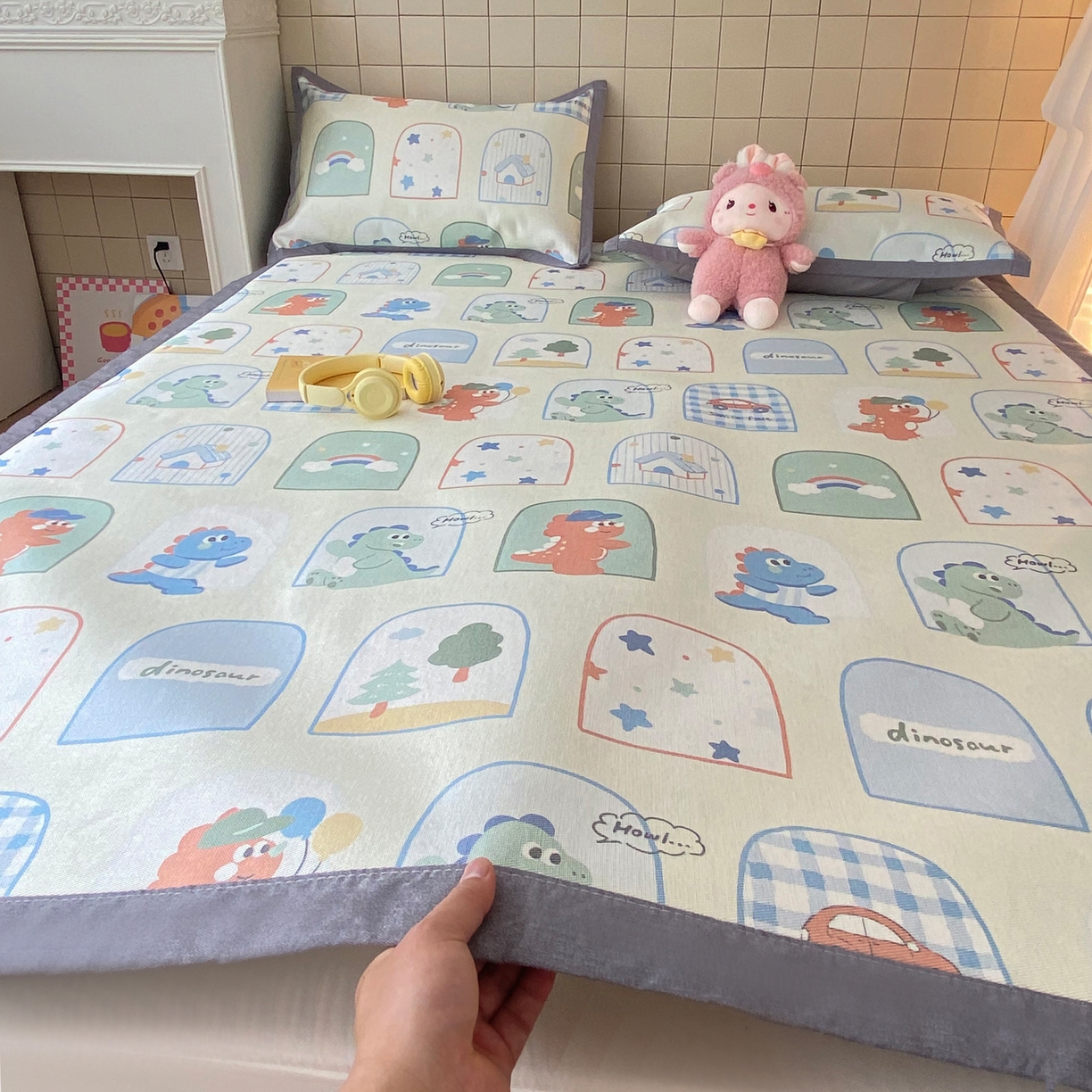 91家纺网 家纺一手货源 找家纺 金盛纺 2026新款A类数码印花冰丝席(可定制)-床席款 夏日萌龙记