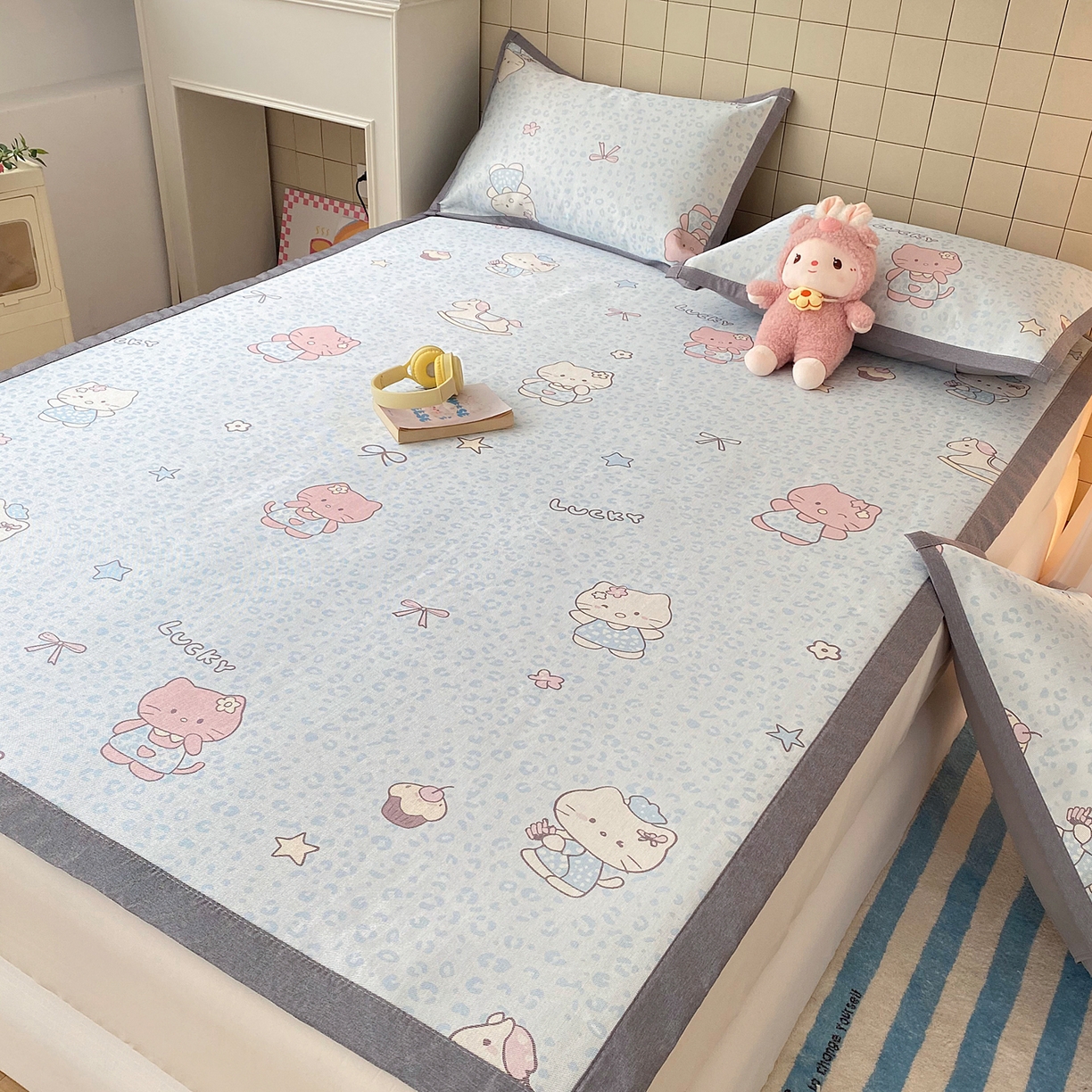 91家纺网 家纺一手货源 找家纺 金盛纺 2026新款A类数码印花冰丝席(可定制)-床席款 蓝猫