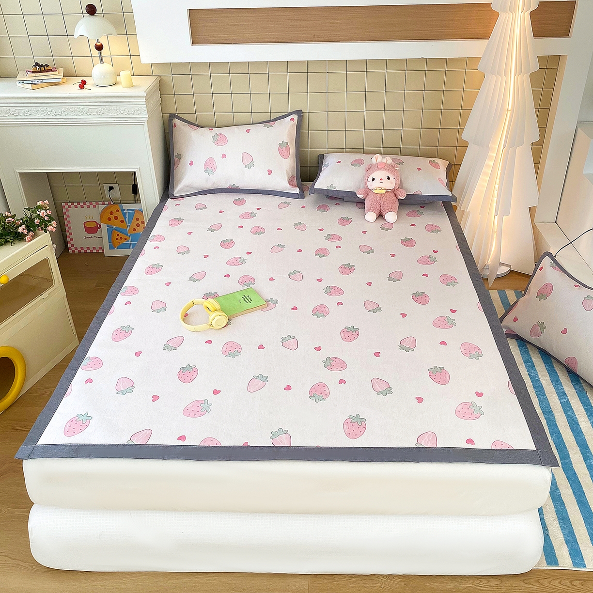 91家纺网 家纺一手货源 找家纺 金盛纺 2026新款A类数码印花冰丝席(可定制)-床席款 草莓心