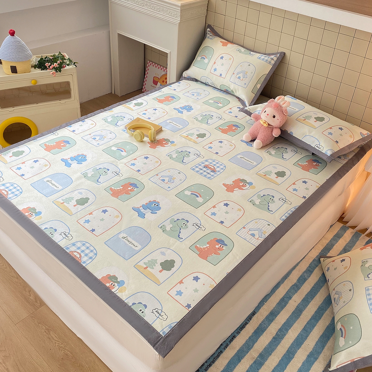 91家纺网 家纺一手货源 找家纺 金盛纺 2026新款A类数码印花冰丝席(可定制)-床席款 夏日萌龙记