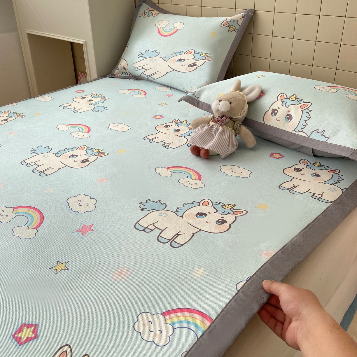 91家纺网 家纺一手货源 找家纺 金盛纺 2026新款A类数码印花冰丝席(可定制)-床席款 彩虹小马