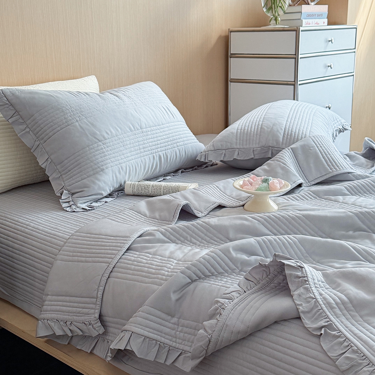 91家纺网 家纺一手货源 找家纺 漫调家纺 2026新款韩国莫代尔夏被床盖系列-花边款 雾灰