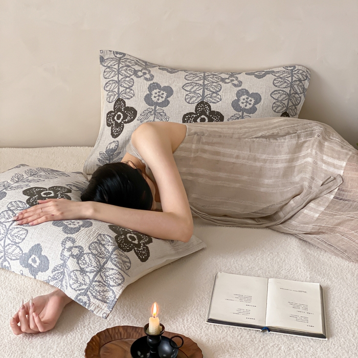 91家纺网 家纺一手货源 找家纺 麻依 2026新款四层纱布亚麻枕巾棉麻 清涧月