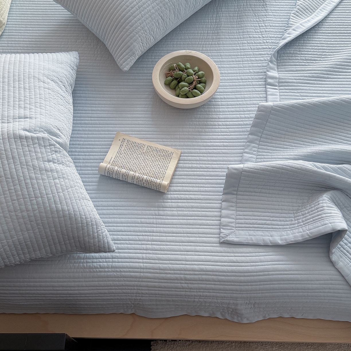 91家纺网 家纺一手货源 找家纺 （总）漫调家纺 2026新款韩国莫代尔夏被床盖系列-宽边直条款