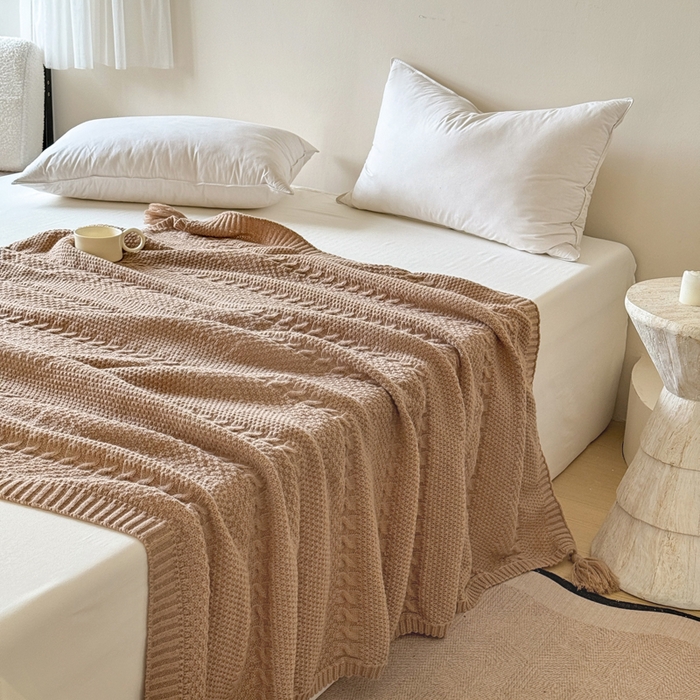 91家纺网 家纺一手货源 找家纺 丹本家纺 2026新款针织毛毯鹿毛绒纯色流苏航空休闲毯办公午睡盖毯多功能装饰毯 丁香咖