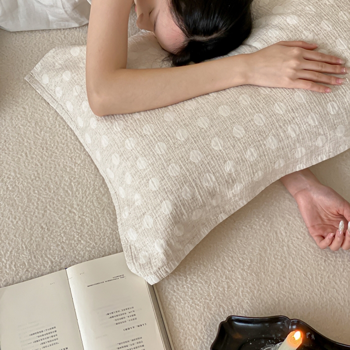 91家纺网 家纺一手货源 找家纺 麻依 2026新款四层纱布亚麻枕巾棉麻 圆点