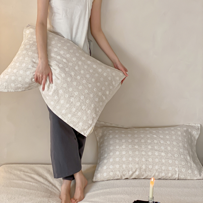 91家纺网 家纺一手货源 找家纺 麻依 2026新款四层纱布亚麻枕巾棉麻 圆点