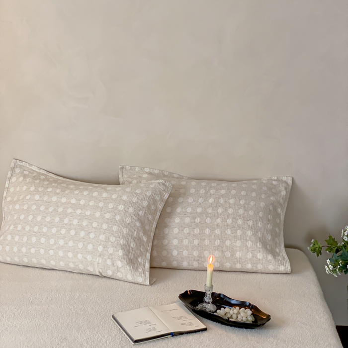 91家纺网 家纺一手货源 找家纺 麻依 2026新款四层纱布亚麻枕巾棉麻 圆点