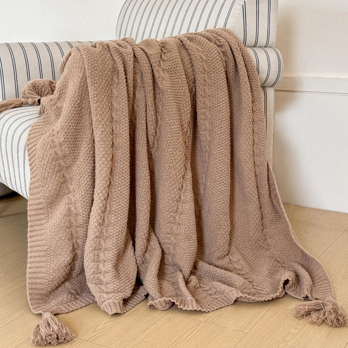 91家纺网 家纺一手货源 找家纺 丹本家纺 2026新款针织毛毯鹿毛绒纯色流苏航空休闲毯办公午睡盖毯多功能装饰毯 丁香咖