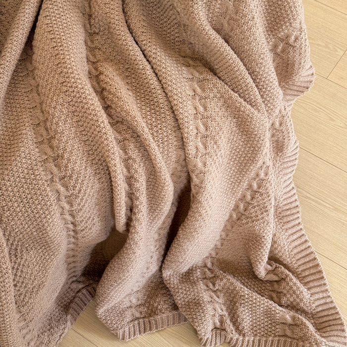 91家纺网 家纺一手货源 找家纺 丹本家纺 2026新款针织毛毯鹿毛绒纯色流苏航空休闲毯办公午睡盖毯多功能装饰毯 丁香咖