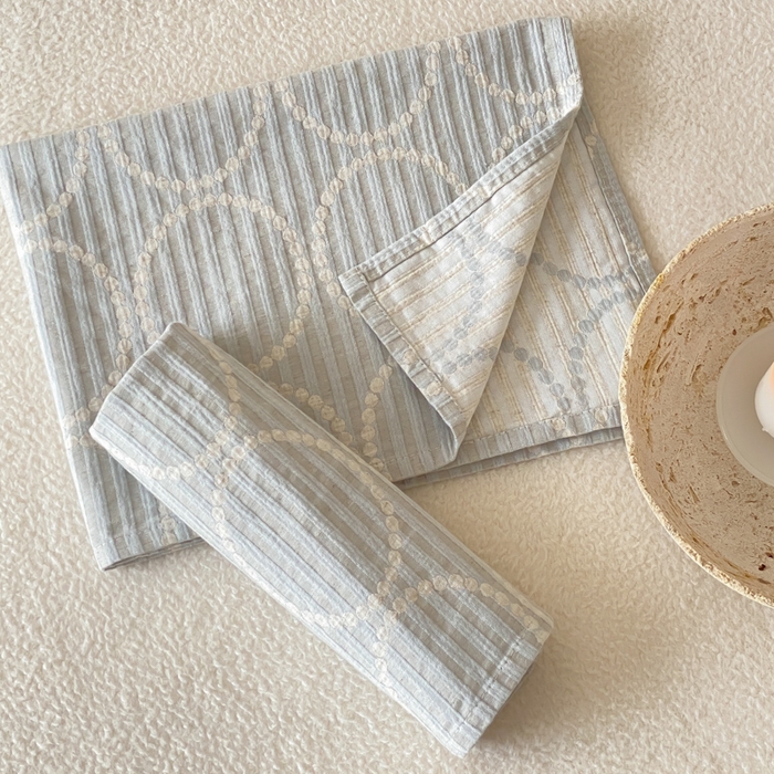 91家纺网 家纺一手货源 找家纺 麻依 2026新款四层纱布亚麻枕巾棉麻 源梦