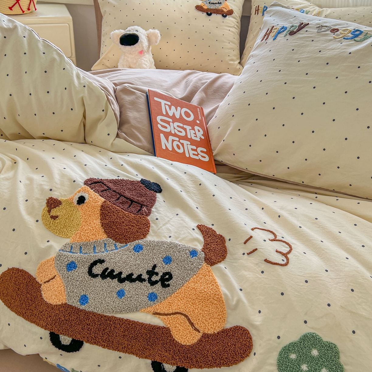 91家纺网 家纺一手货源 找家纺 一比一家纺 2026新款仿棉毛巾绣四件套 趴趴小狗