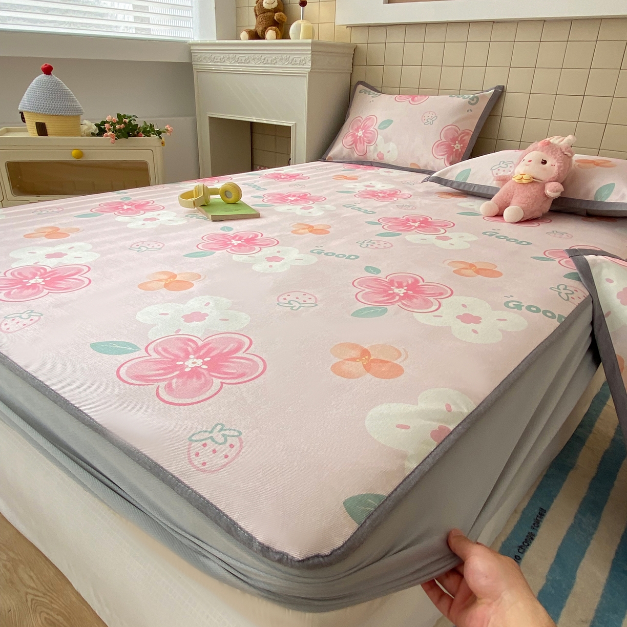 91家纺网 家纺一手货源 找家纺 金盛纺 2026新款A类数码印花冰丝席(可定制)-床笠款 花间甜语