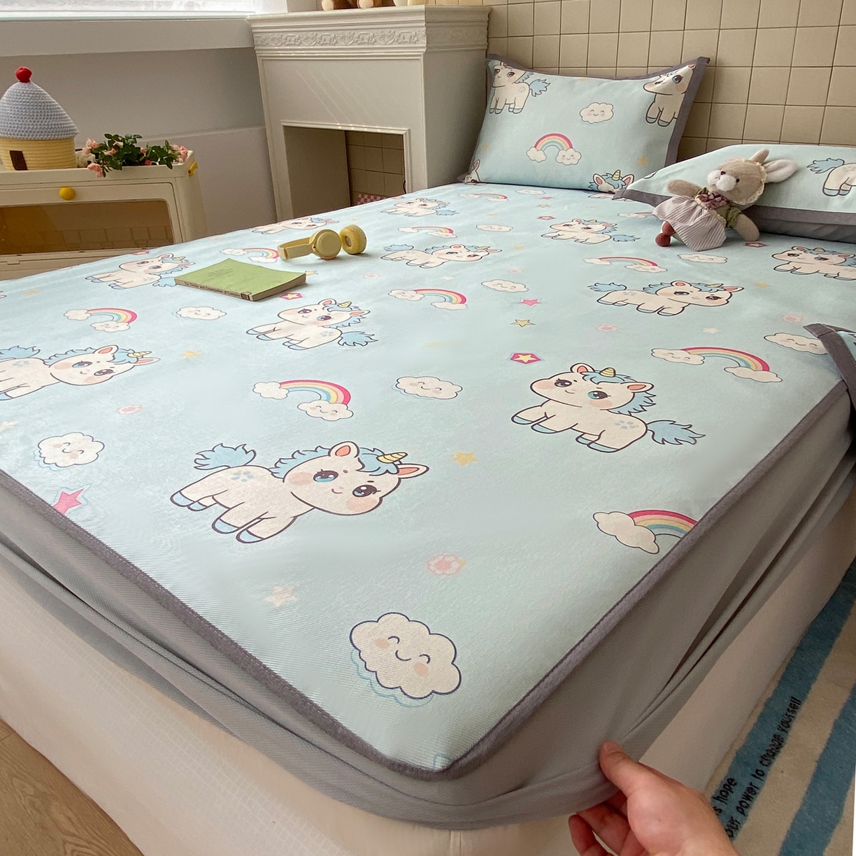 91家纺网 家纺一手货源 找家纺 金盛纺 2026新款A类数码印花冰丝席(可定制)-床笠款 彩虹小马