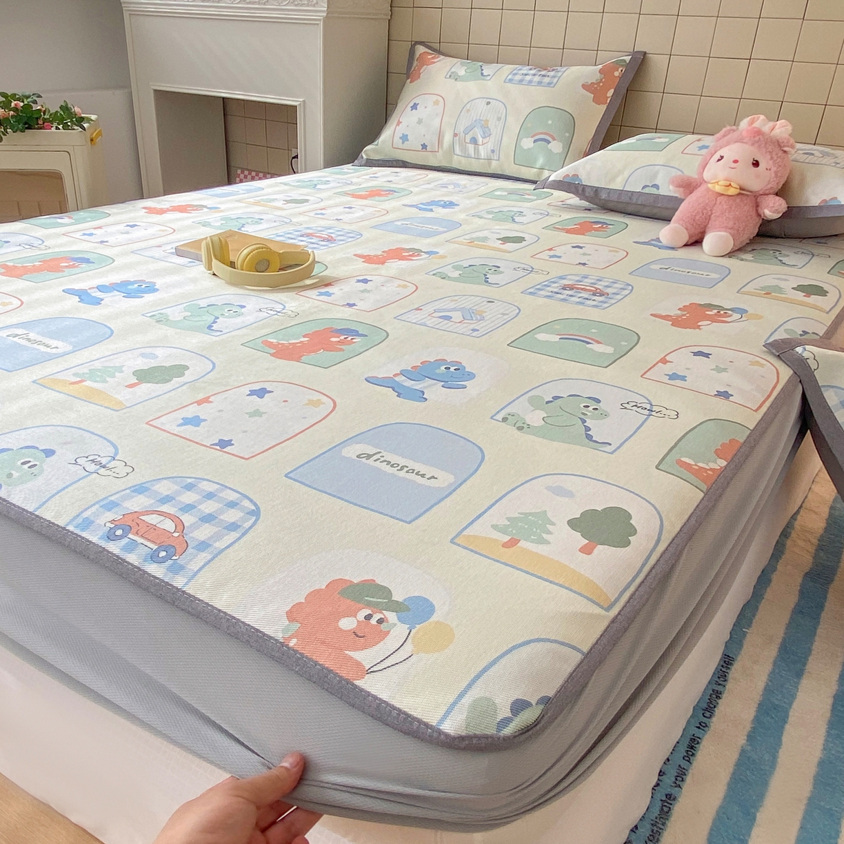 91家纺网 家纺一手货源 找家纺 金盛纺 2026新款A类数码印花冰丝席(可定制)-床笠款 夏日萌龙记