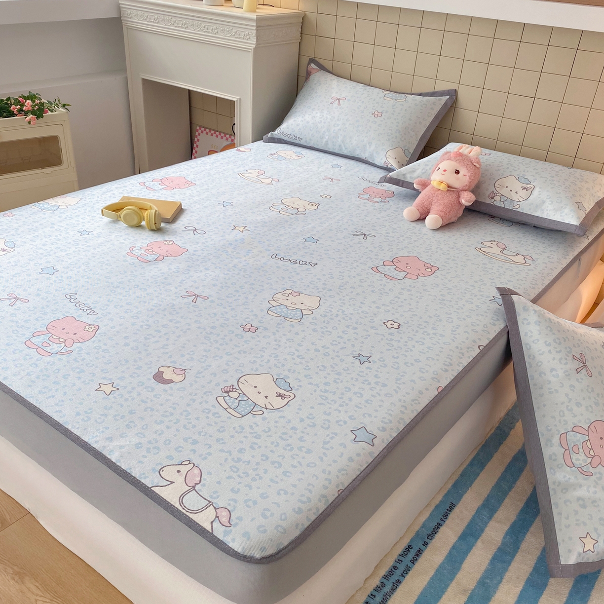 91家纺网 家纺一手货源 找家纺 金盛纺 2026新款A类数码印花冰丝席(可定制)-床笠款 蓝猫