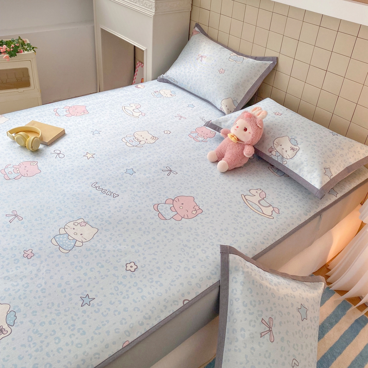 91家纺网 家纺一手货源 找家纺 金盛纺 2026新款A类数码印花冰丝席(可定制)-床笠款 蓝猫