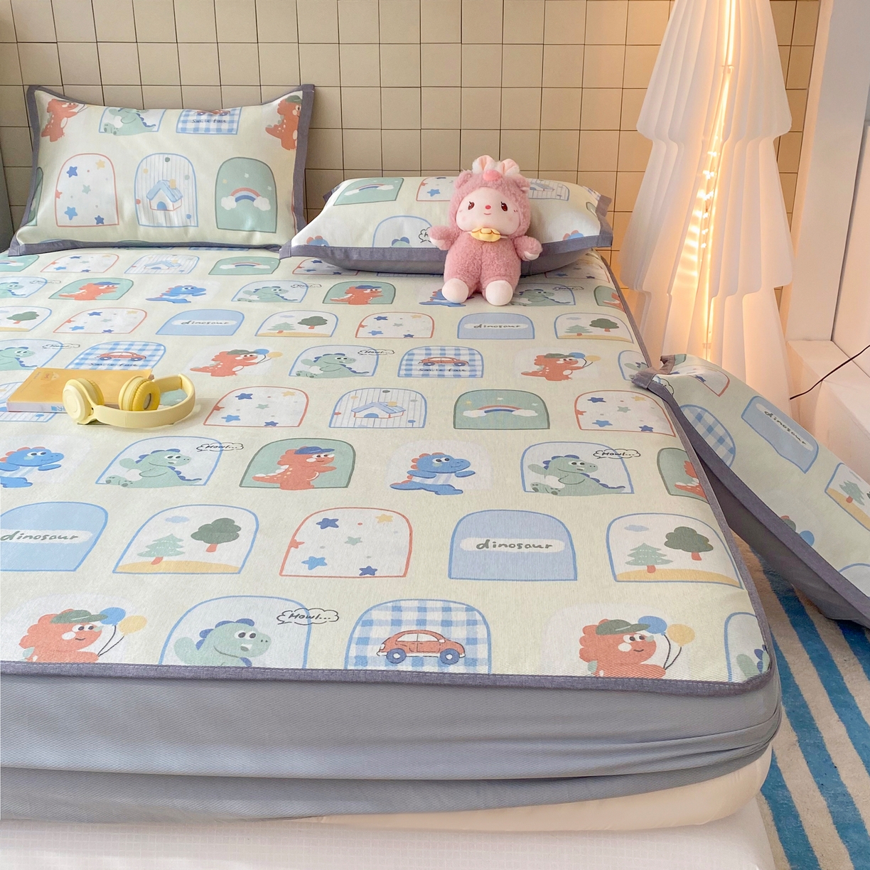 91家纺网 家纺一手货源 找家纺 金盛纺 2026新款A类数码印花冰丝席(可定制)-床笠款 夏日萌龙记