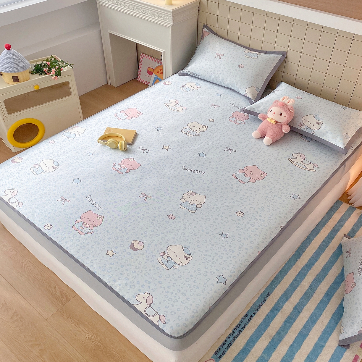 91家纺网 家纺一手货源 找家纺 金盛纺 2026新款A类数码印花冰丝席(可定制)-床笠款 蓝猫