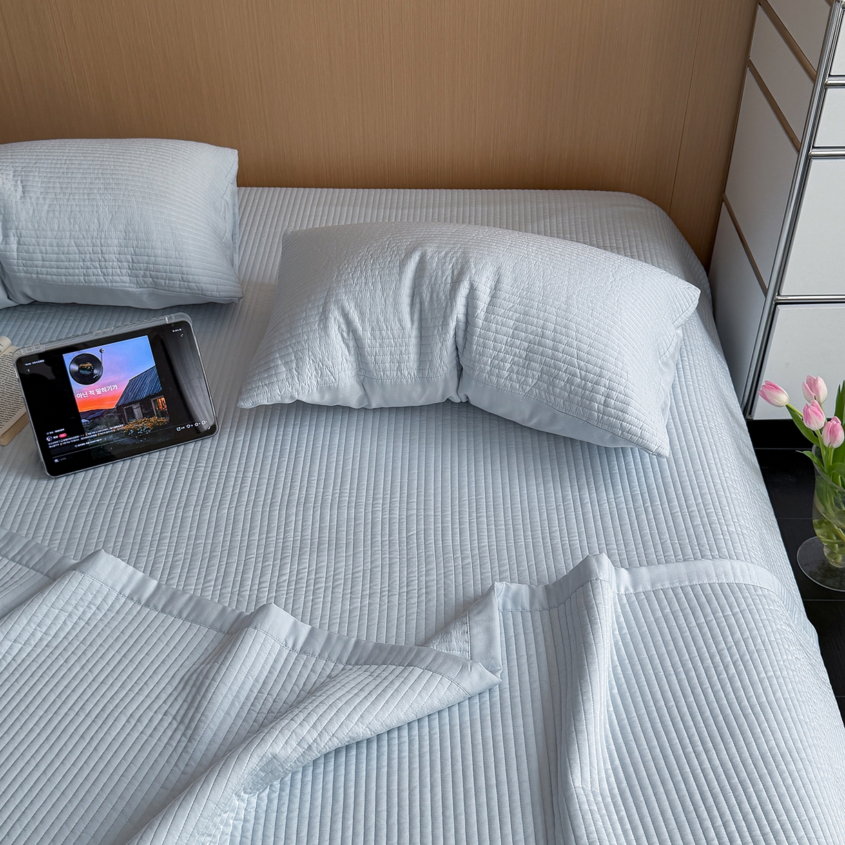 91家纺网 家纺一手货源 找家纺 漫调家纺 2026新款韩国莫代尔夏被床盖系列-宽边直条款 海盐蓝