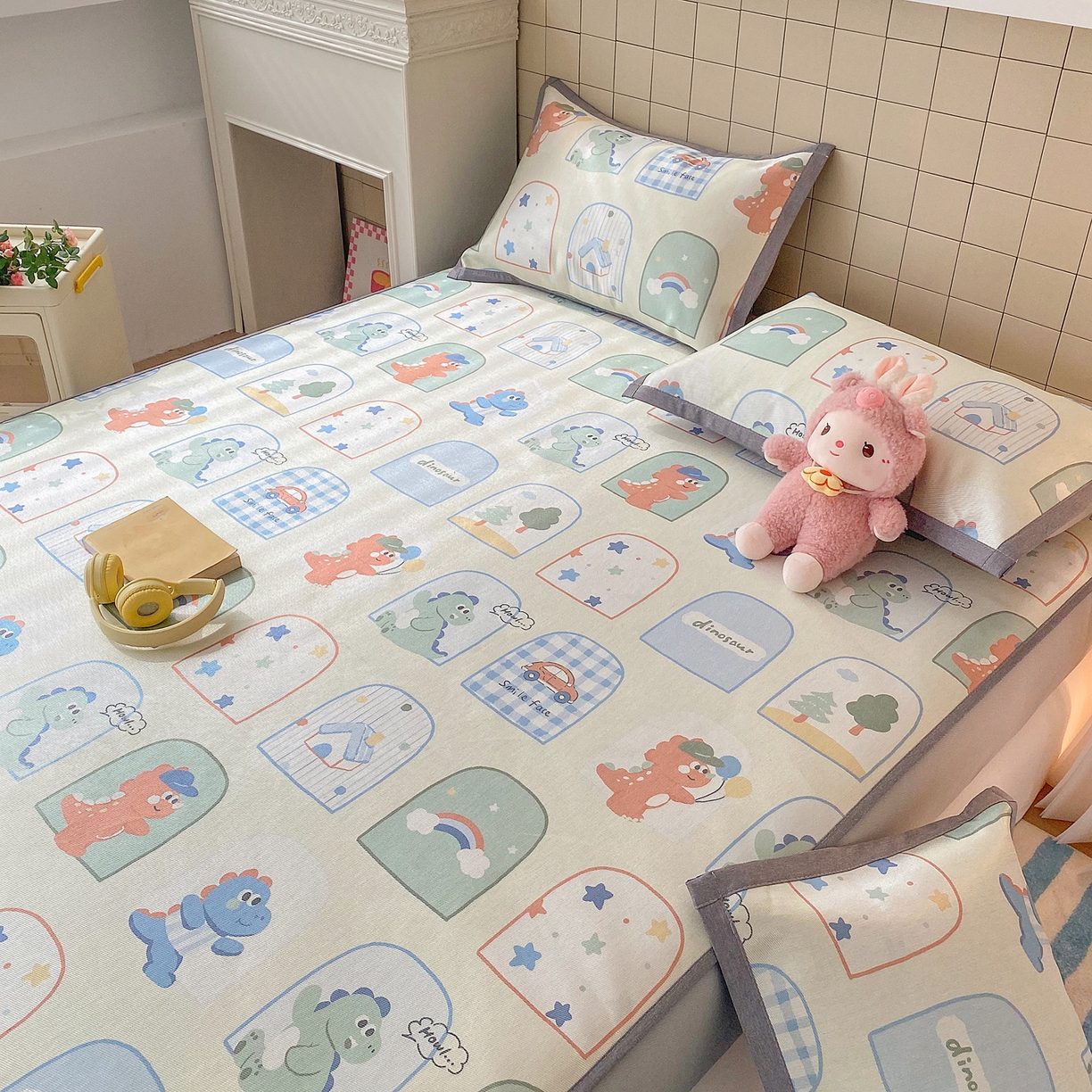 91家纺网 家纺一手货源 找家纺 金盛纺 2026新款A类数码印花冰丝席(可定制)-床笠款 夏日萌龙记