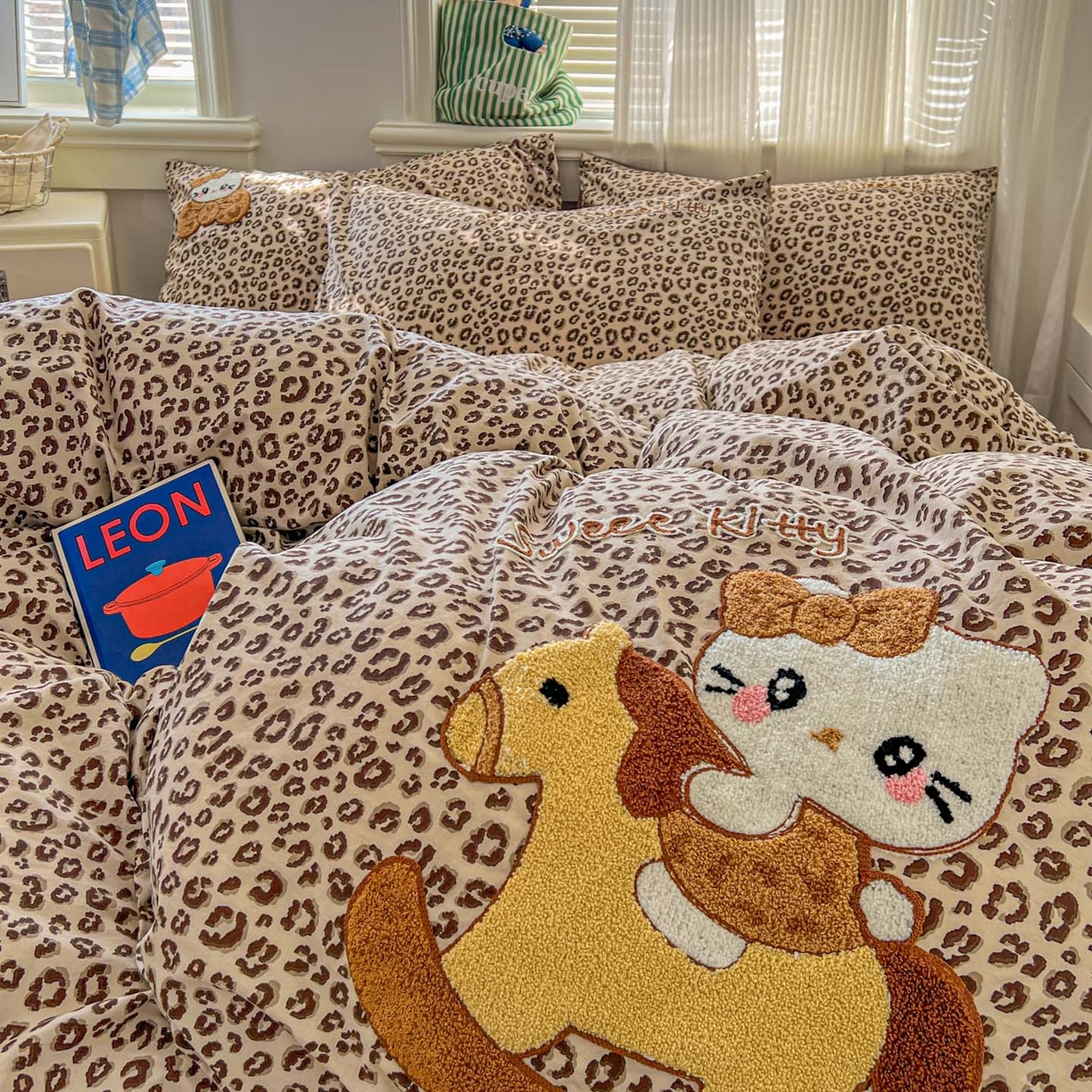 一比一家纺 2026新款仿棉毛巾绣四件套 豹纹kitty