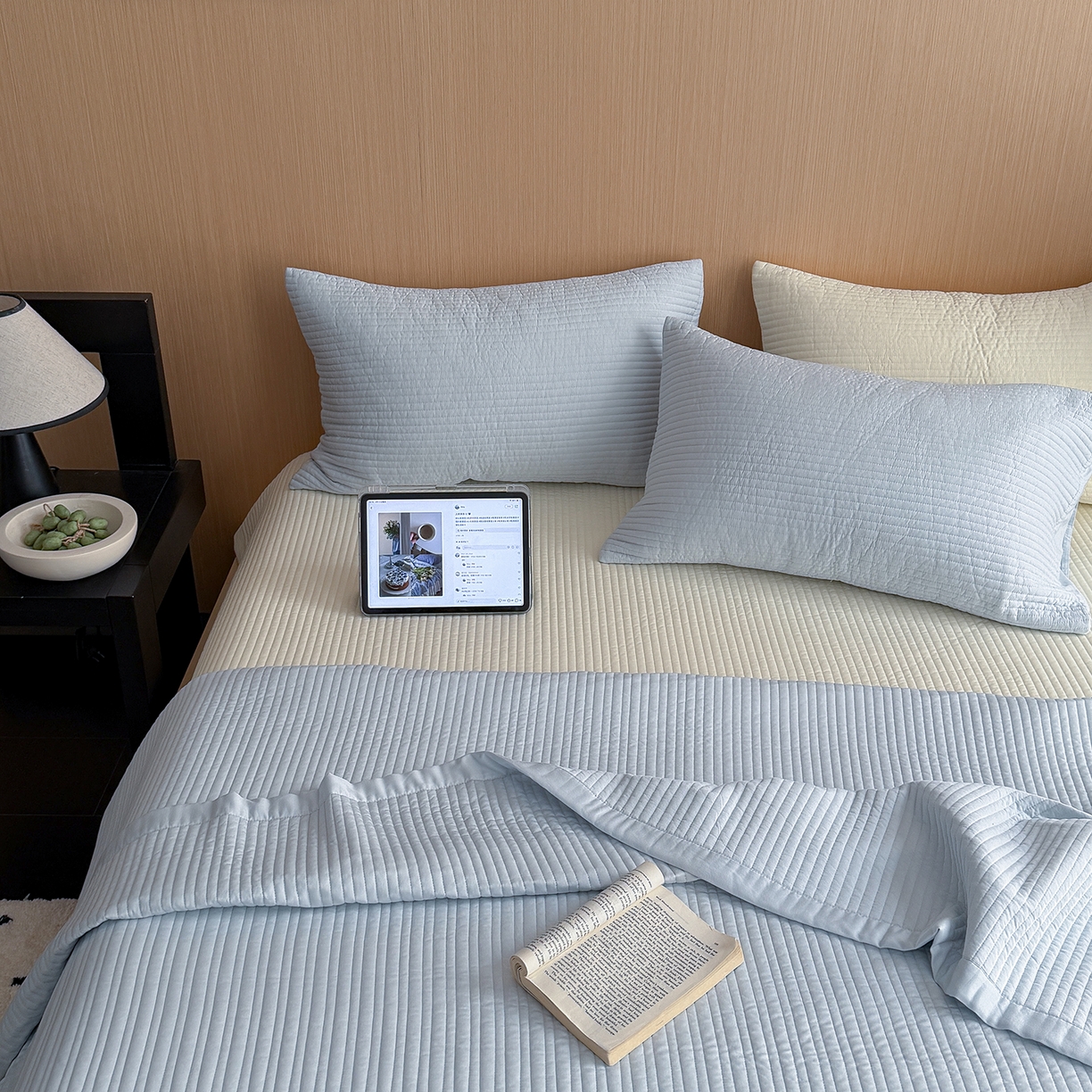 91家纺网 家纺一手货源 找家纺 漫调家纺 2026新款韩国莫代尔夏被床盖系列-宽边直条款 海盐蓝