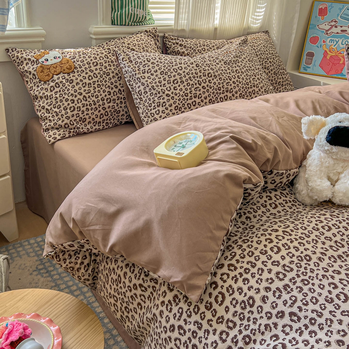 91家纺网 家纺一手货源 找家纺 一比一家纺 2026新款仿棉毛巾绣四件套 豹纹kitty