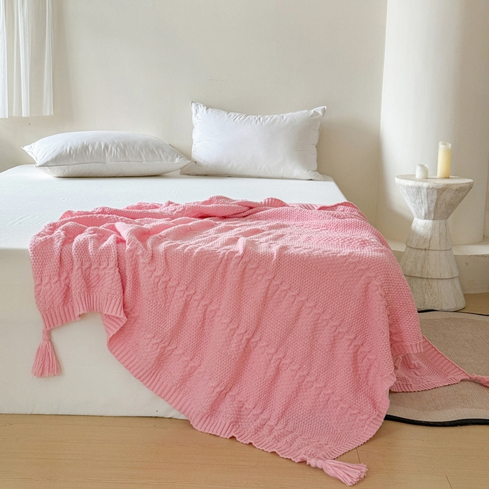 91家纺网 家纺一手货源 找家纺 丹本家纺 2026新款针织毛毯鹿毛绒纯色流苏航空休闲毯办公午睡盖毯多功能装饰毯 玫瑰粉