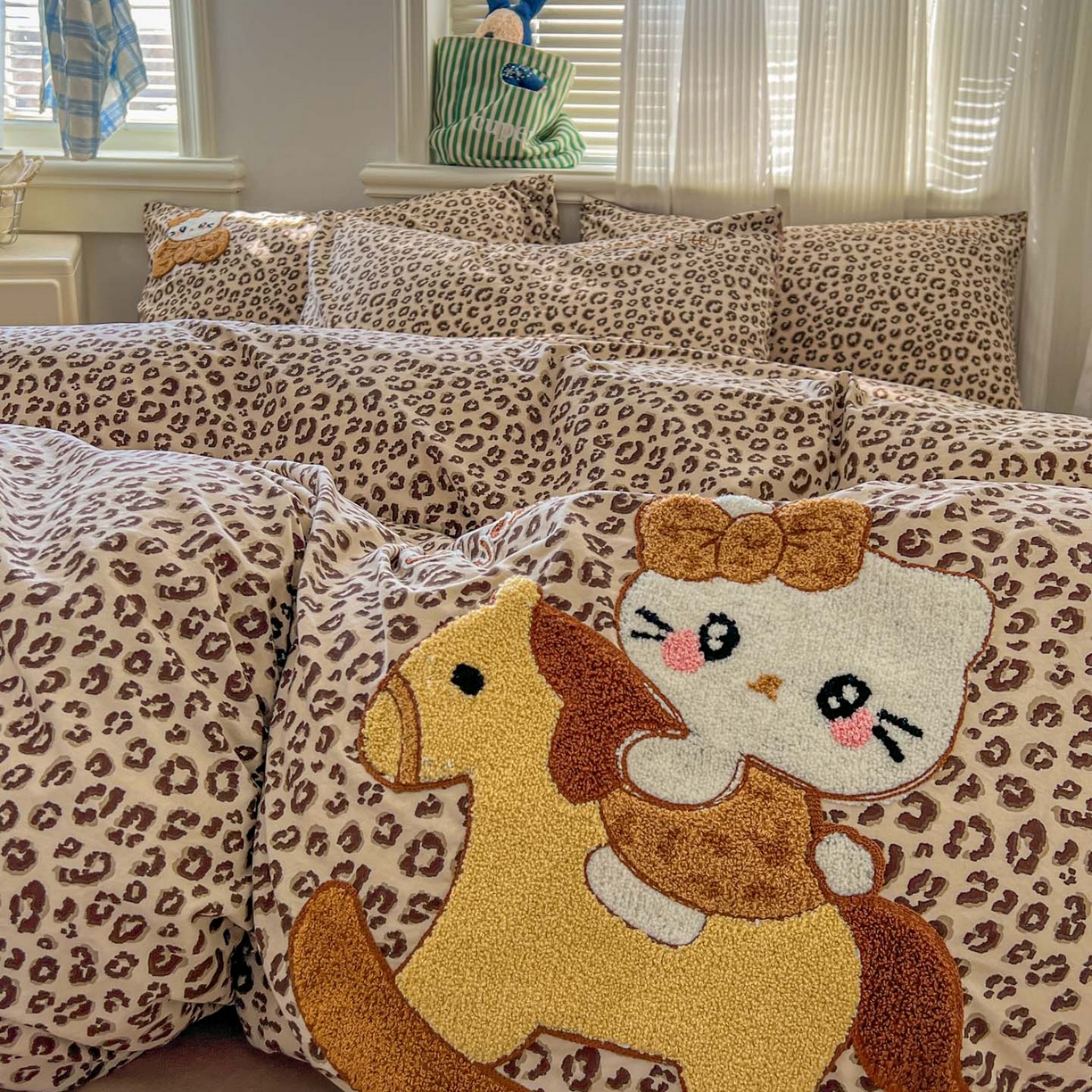 91家纺网 家纺一手货源 找家纺 一比一家纺 2026新款仿棉毛巾绣四件套 豹纹kitty