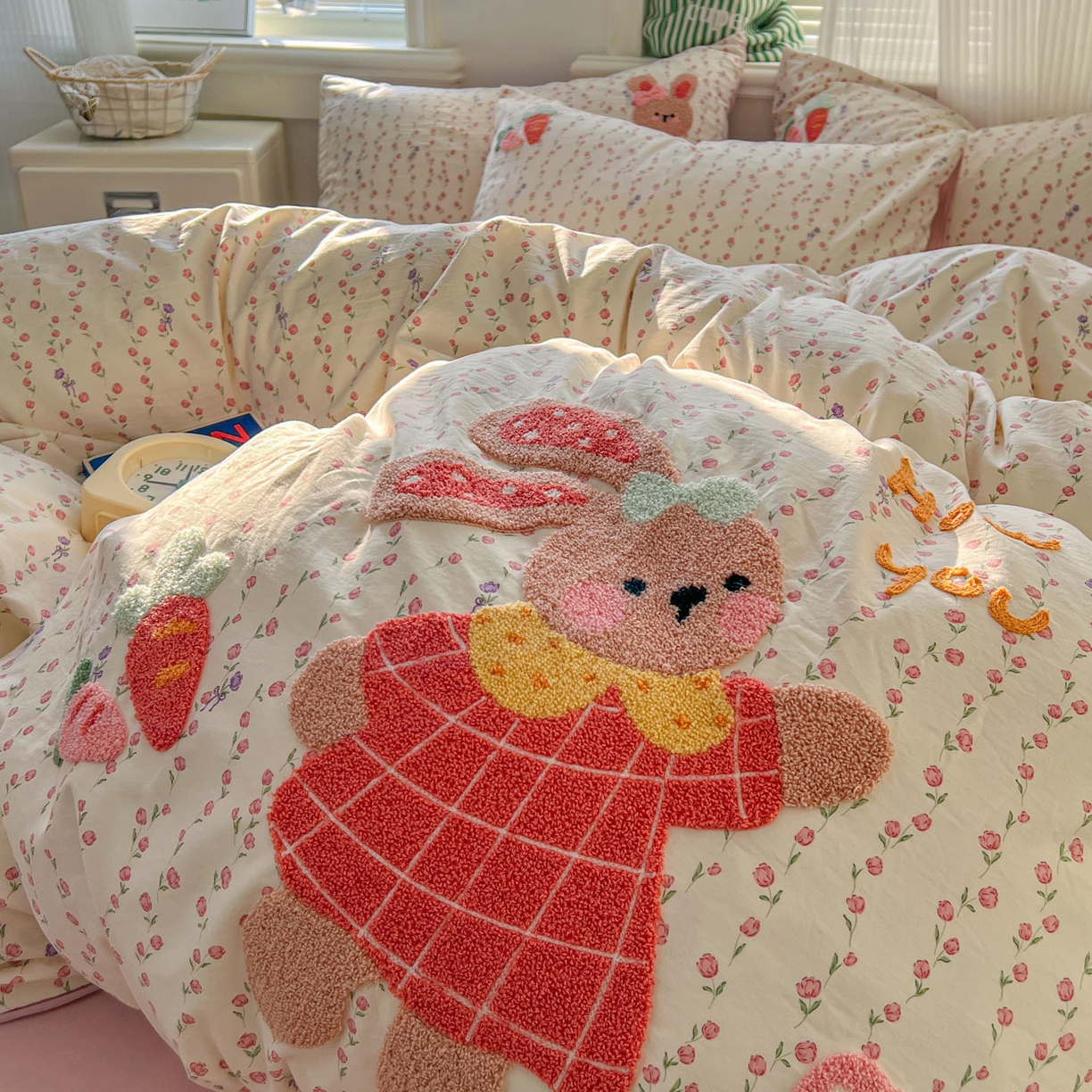 一比一家纺 2026新款仿棉毛巾绣四件套 粉花兔仔