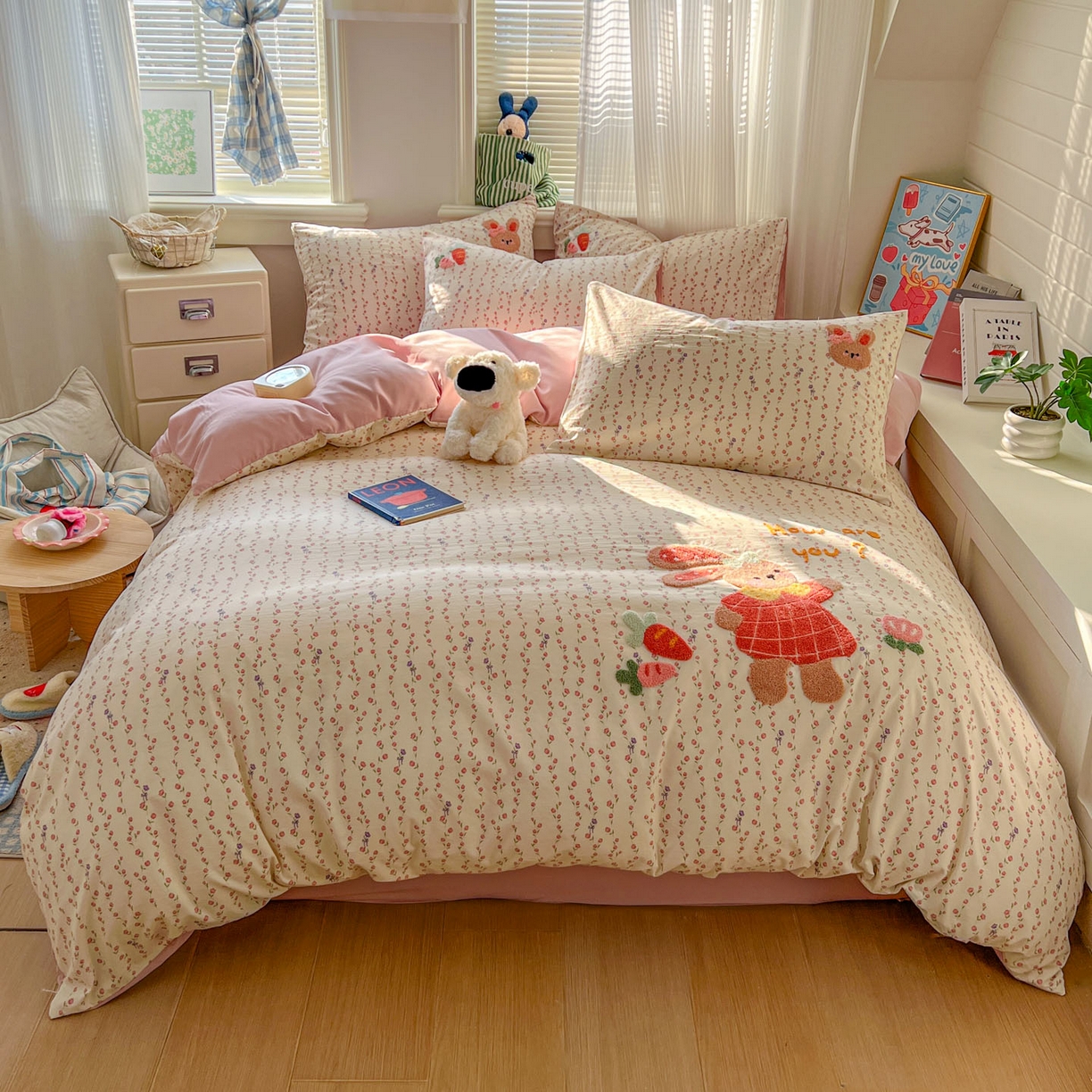 91家纺网 家纺一手货源 找家纺 一比一家纺 2026新款仿棉毛巾绣四件套 粉花兔仔