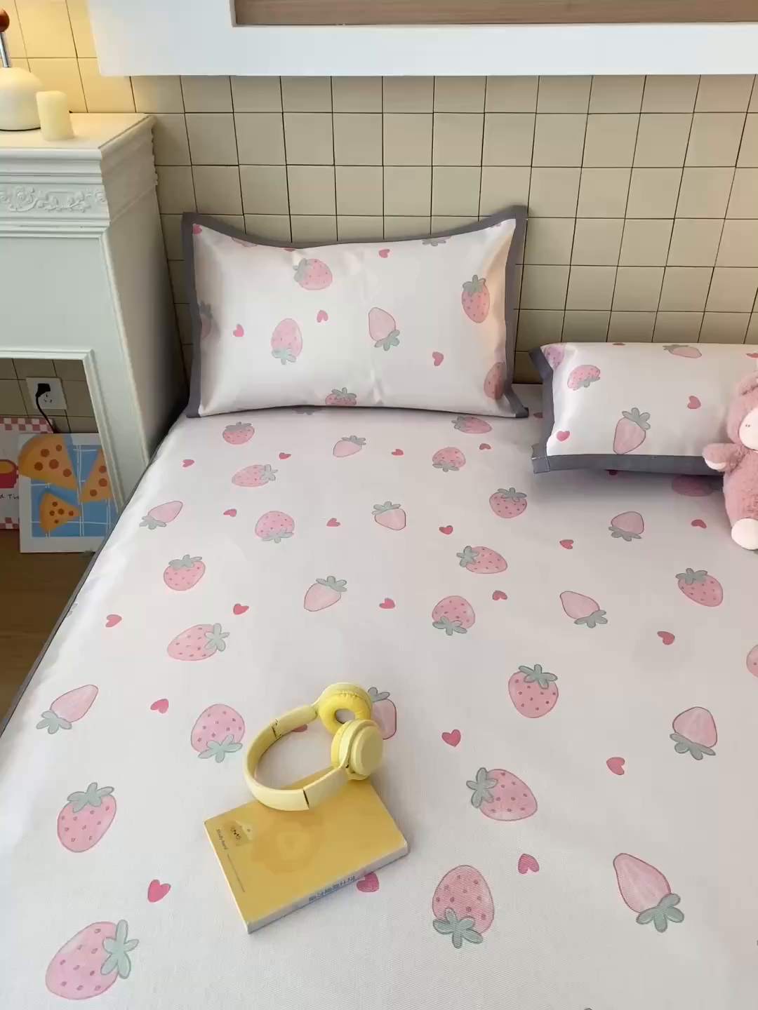 91家纺网 家纺一手货源 找家纺 金盛纺 2026新款A类数码印花冰丝席(可定制)-床笠款 草莓心