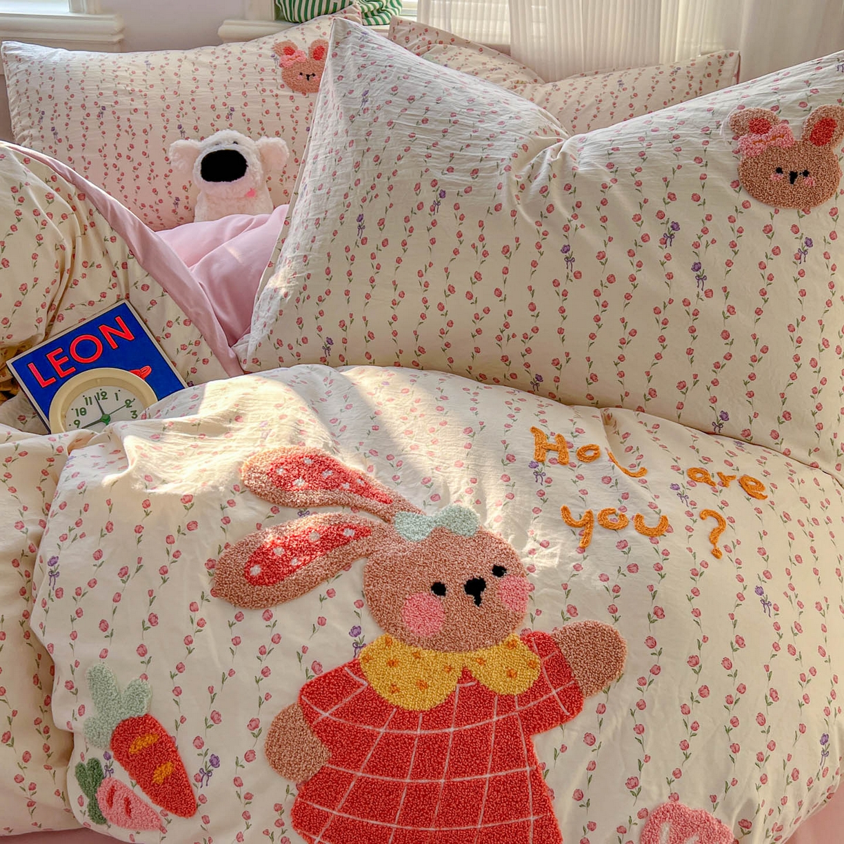 91家纺网 家纺一手货源 找家纺 一比一家纺 2026新款仿棉毛巾绣四件套 粉花兔仔