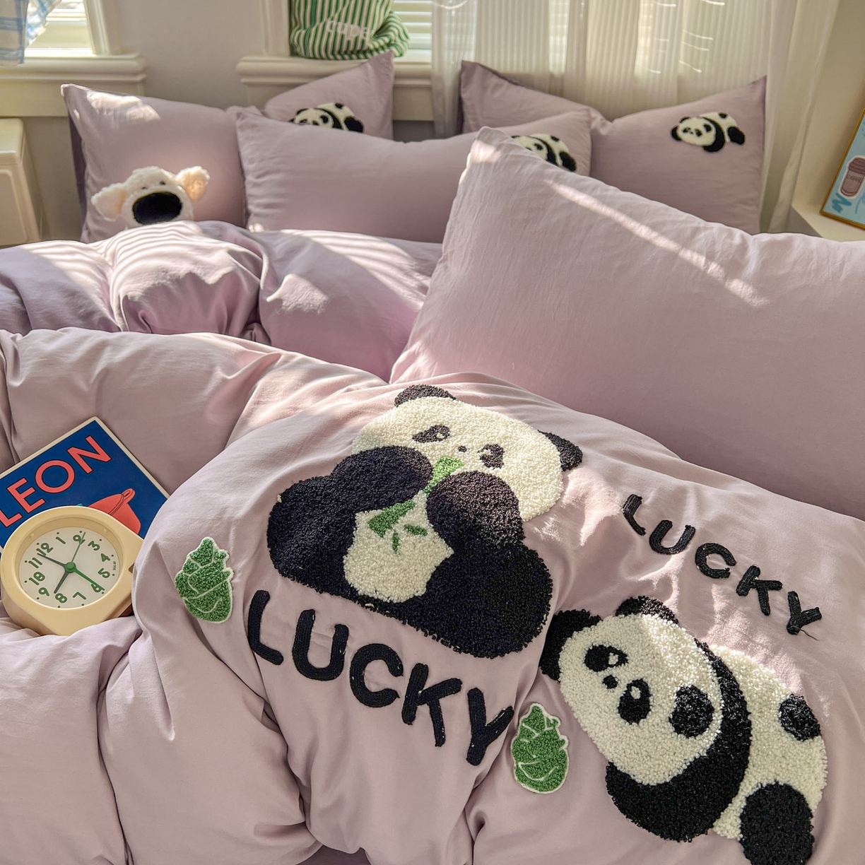 91家纺网 家纺一手货源 找家纺 一比一家纺 2026新款仿棉毛巾绣四件套 粉紫熊猫