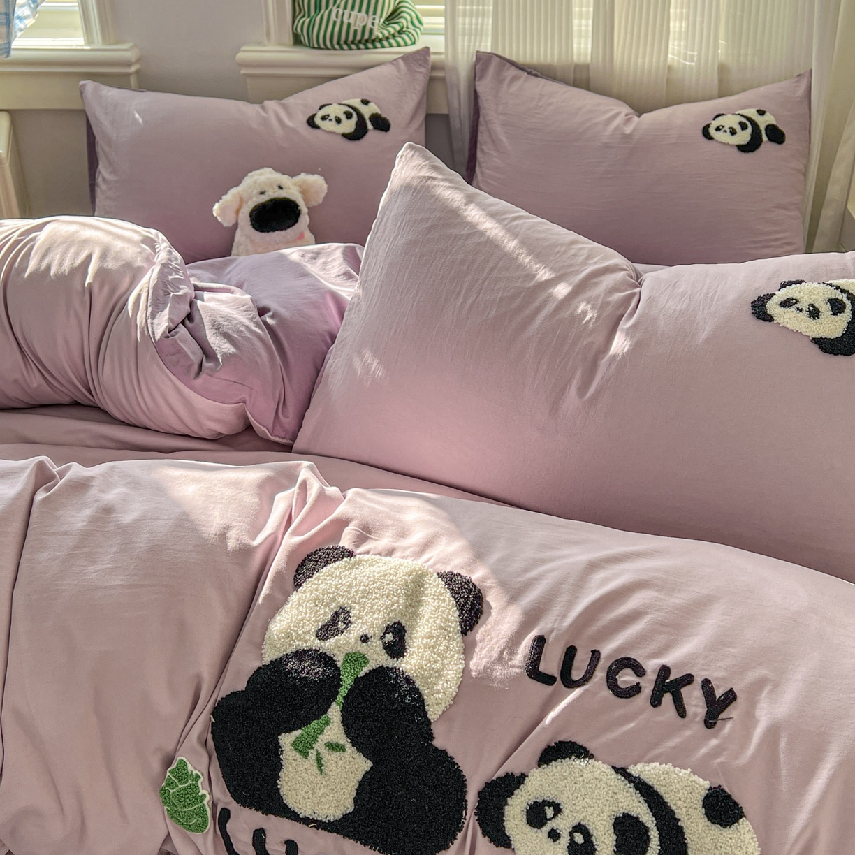 91家纺网 家纺一手货源 找家纺 一比一家纺 2026新款仿棉毛巾绣四件套 粉紫熊猫