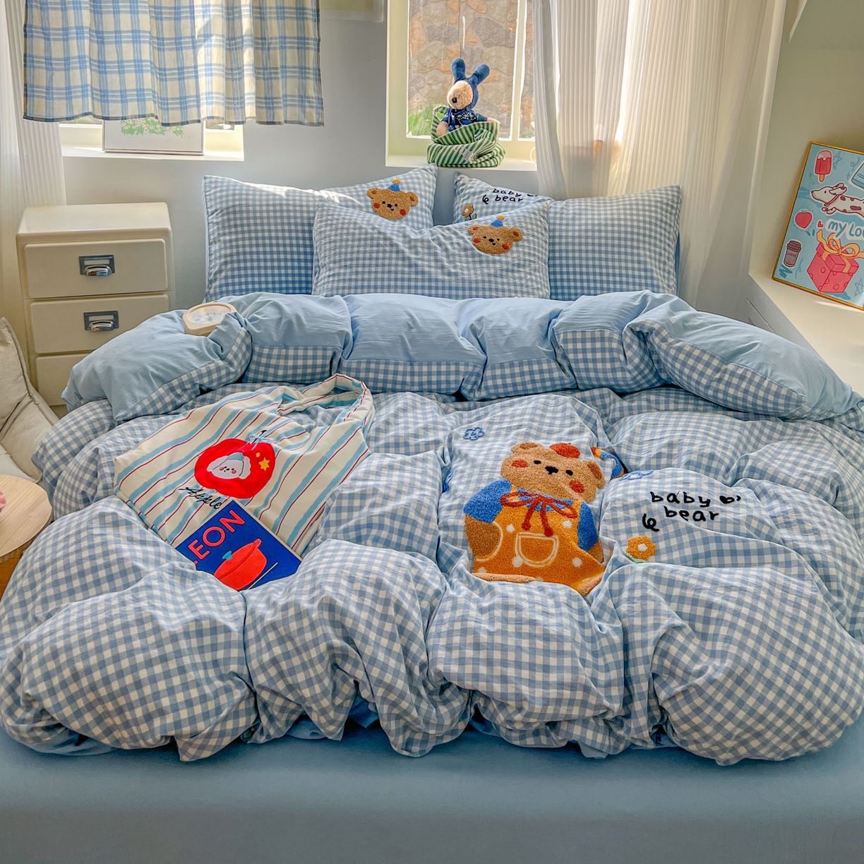 91家纺网 家纺一手货源 找家纺 一比一家纺 2026新款仿棉毛巾绣四件套 蓝格小熊