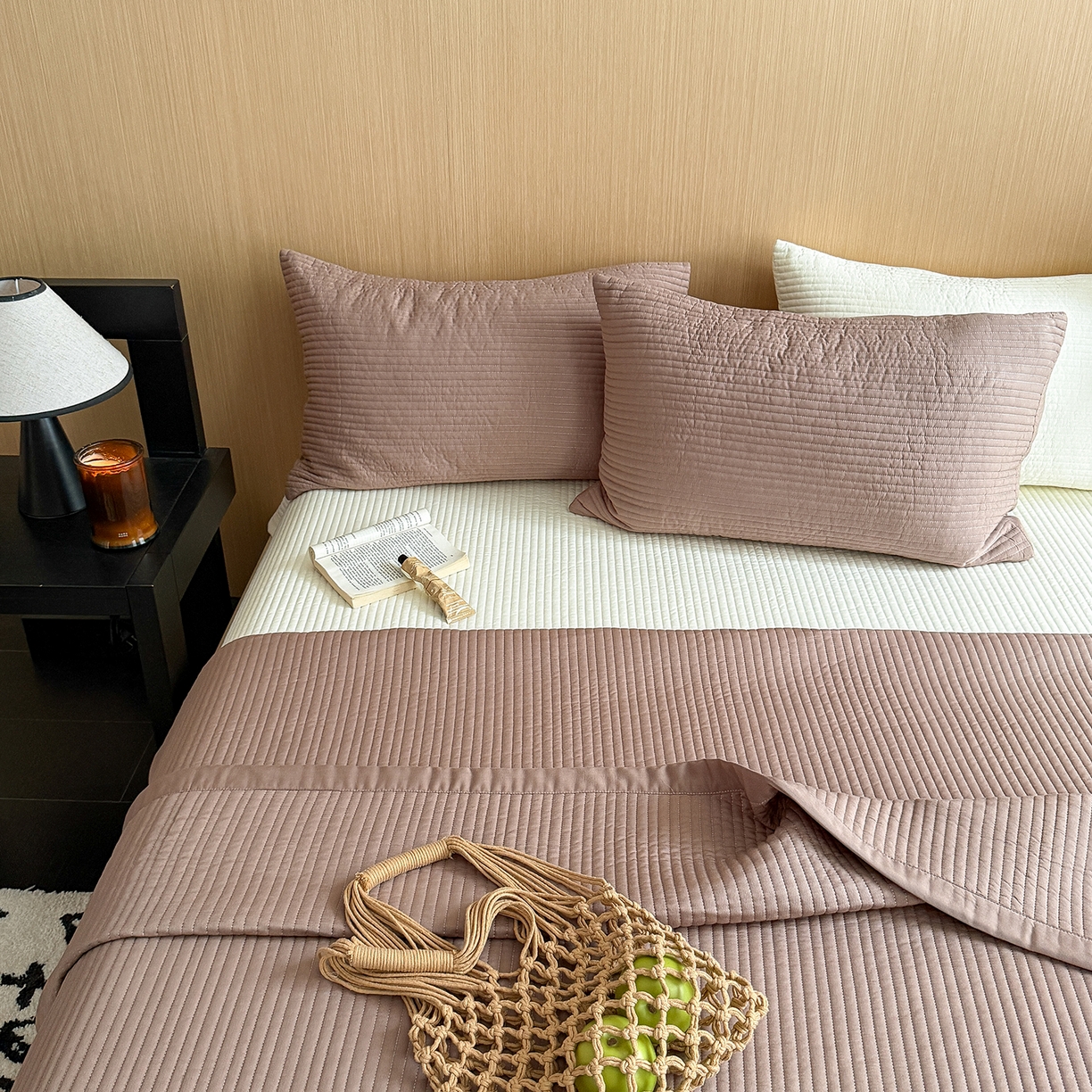 91家纺网 家纺一手货源 找家纺 漫调家纺 2026新款韩国莫代尔夏被床盖系列-宽边直条款 可可暖棕