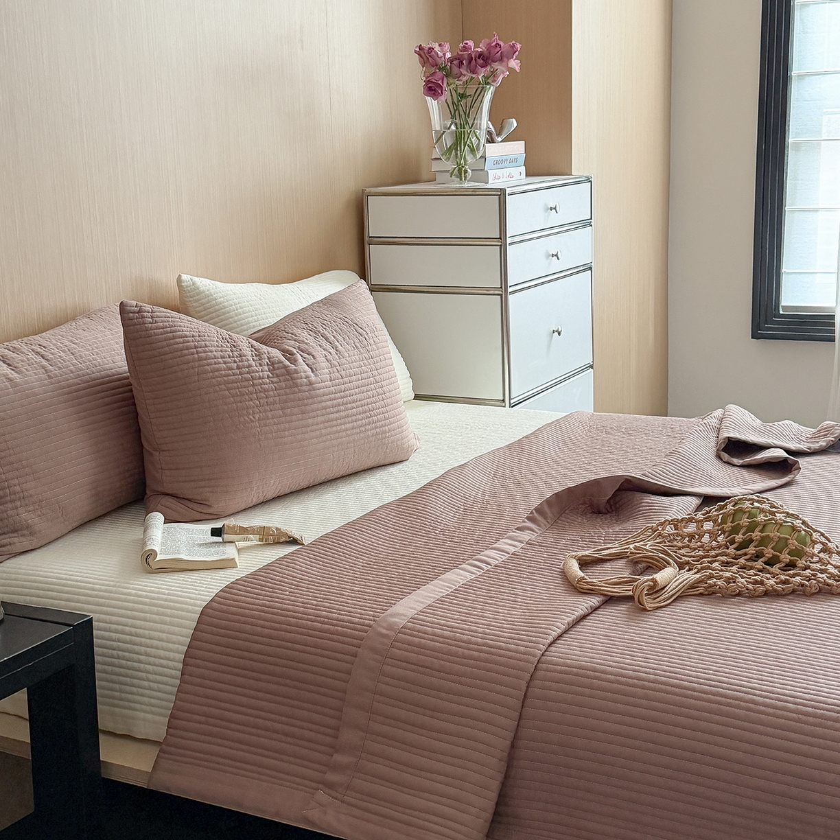 91家纺网 家纺一手货源 找家纺 漫调家纺 2026新款韩国莫代尔夏被床盖系列-宽边直条款 可可暖棕