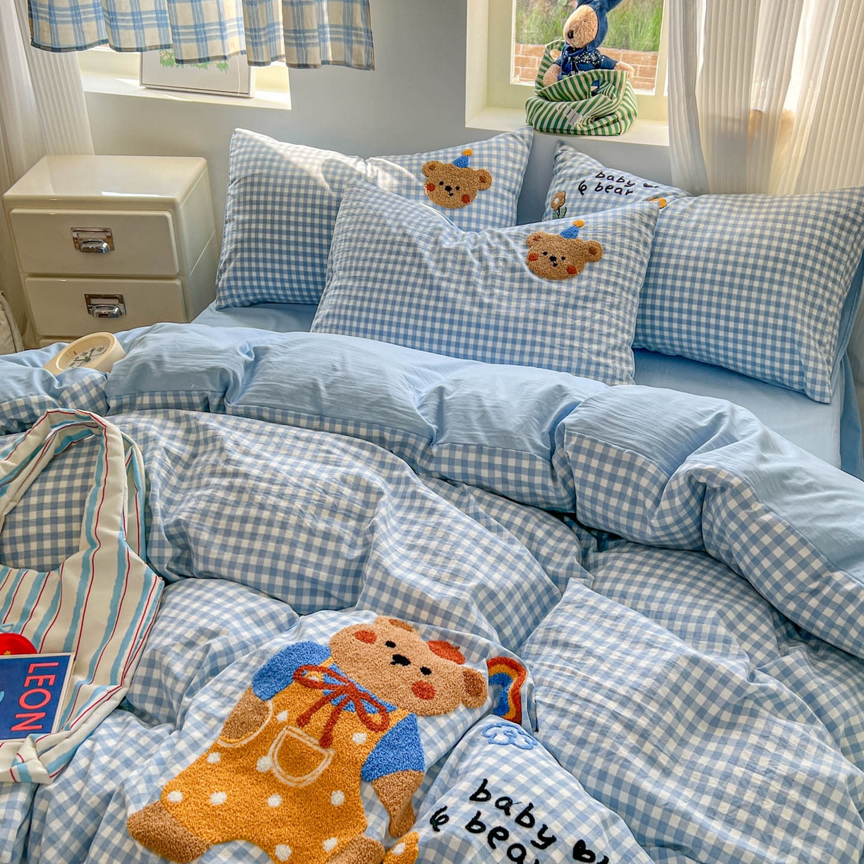 91家纺网 家纺一手货源 找家纺 一比一家纺 2026新款仿棉毛巾绣四件套 蓝格小熊