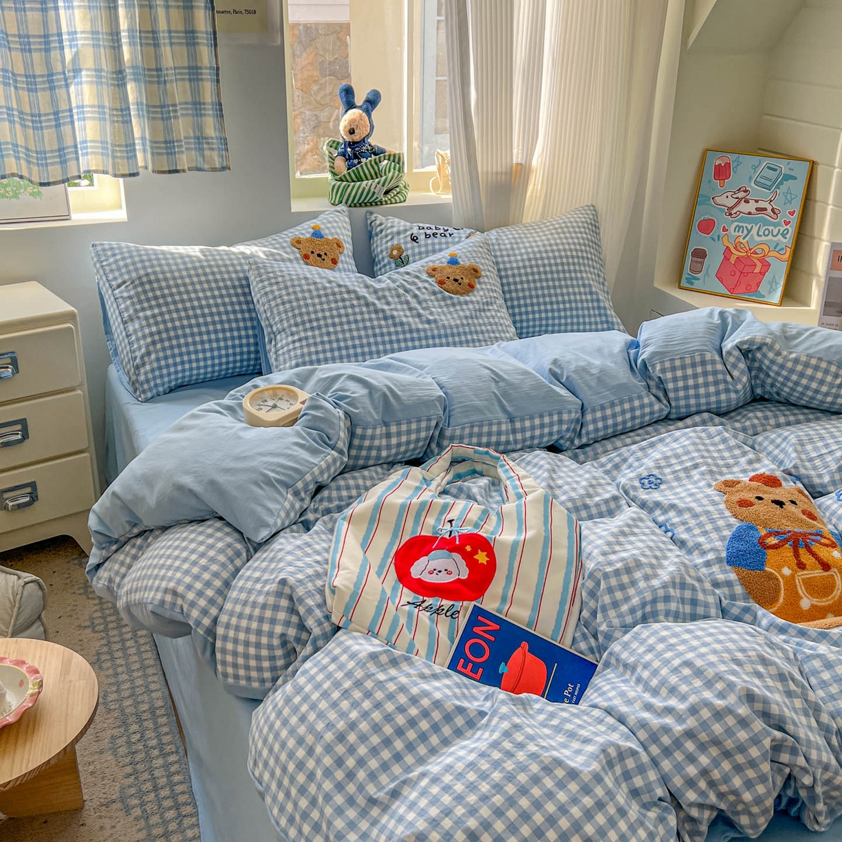 91家纺网 家纺一手货源 找家纺 一比一家纺 2026新款仿棉毛巾绣四件套 蓝格小熊